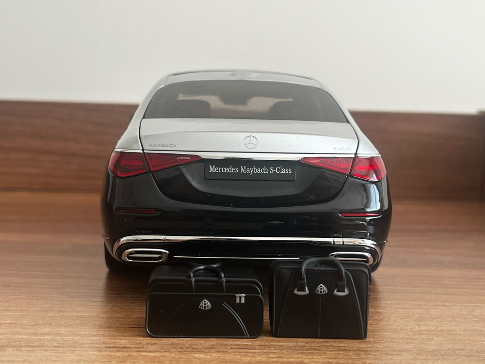 Mercedes Maybach 1/18 