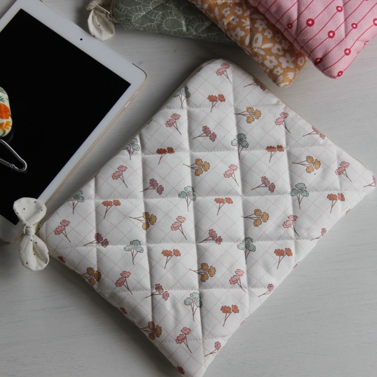 IPad Yuvası -10.9"-11"-Beyaz Çiçekli