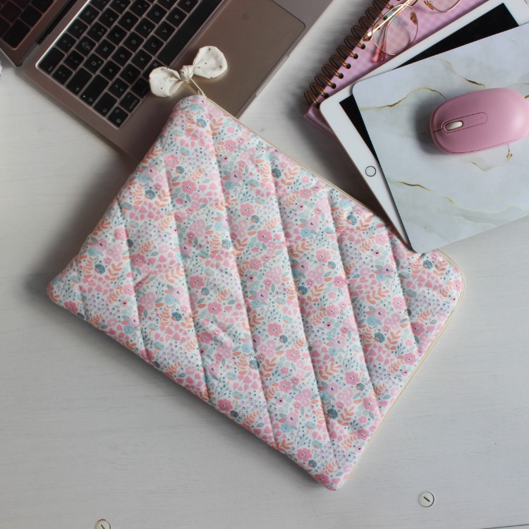 MacBook Yuvası -13.3"- Pembe Çiçekli