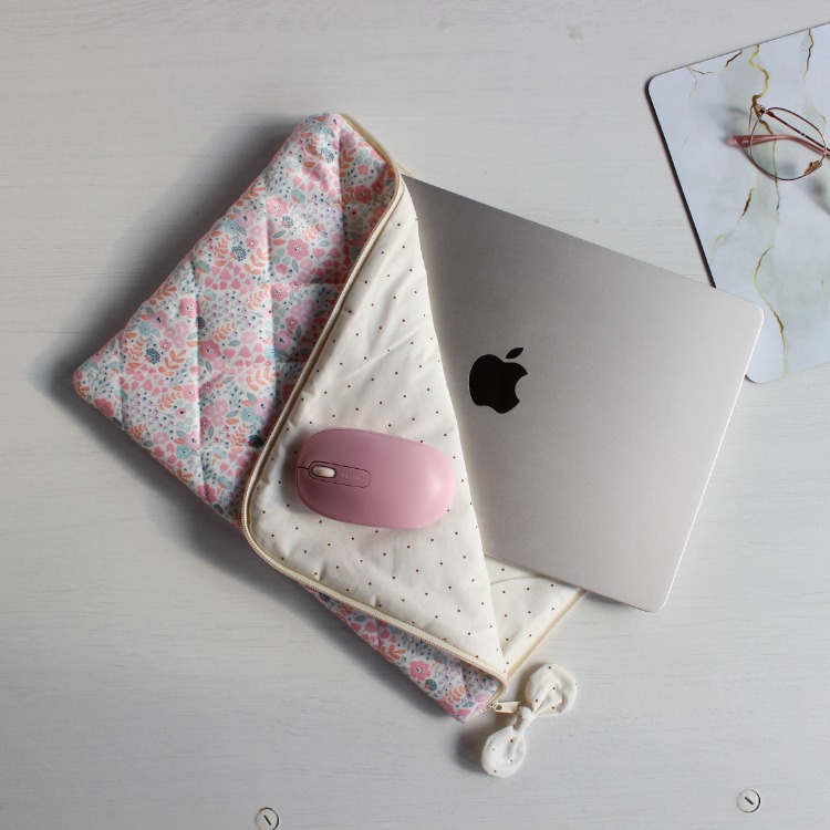 MacBook Yuvası -13.3"- Pembe Çiçekli
