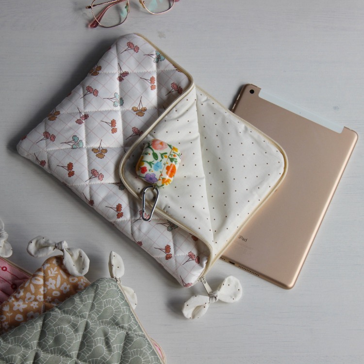 IPad Yuvası -10.9"-11"-Beyaz Çiçekli