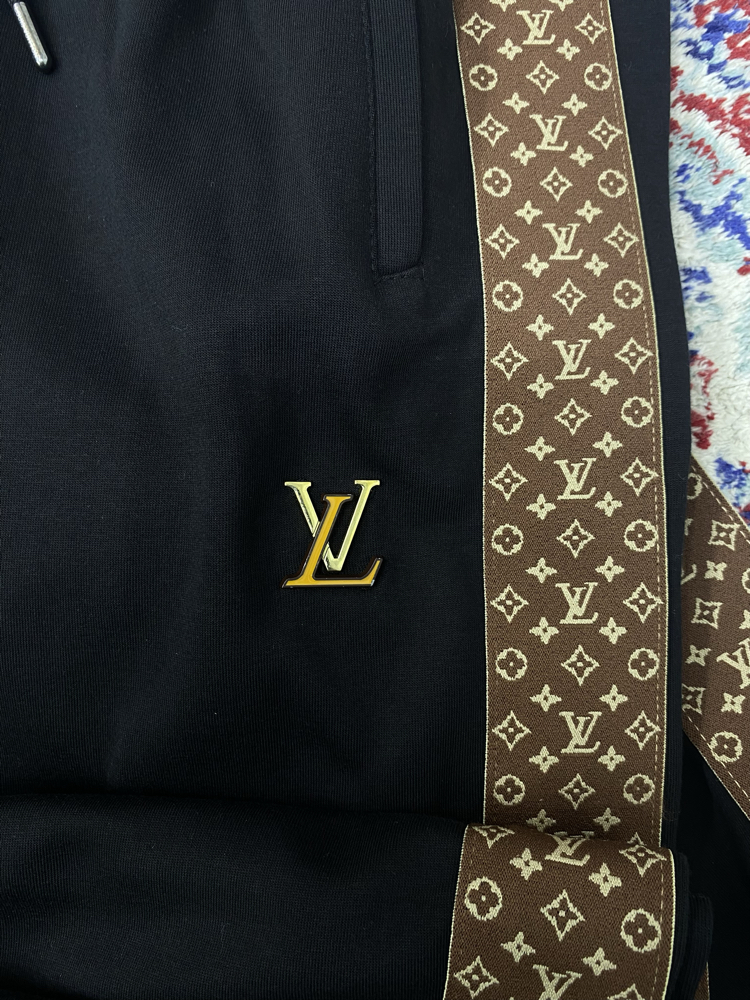 LOUIS VUITTON EŞOFMAN TAKIMI