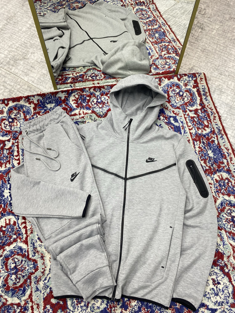 NIKE TECH EŞOFMAN TAKIMI