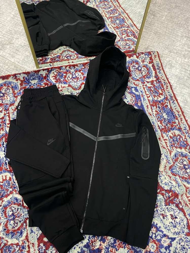 NIKE TECH EŞOFMAN TAKIMI