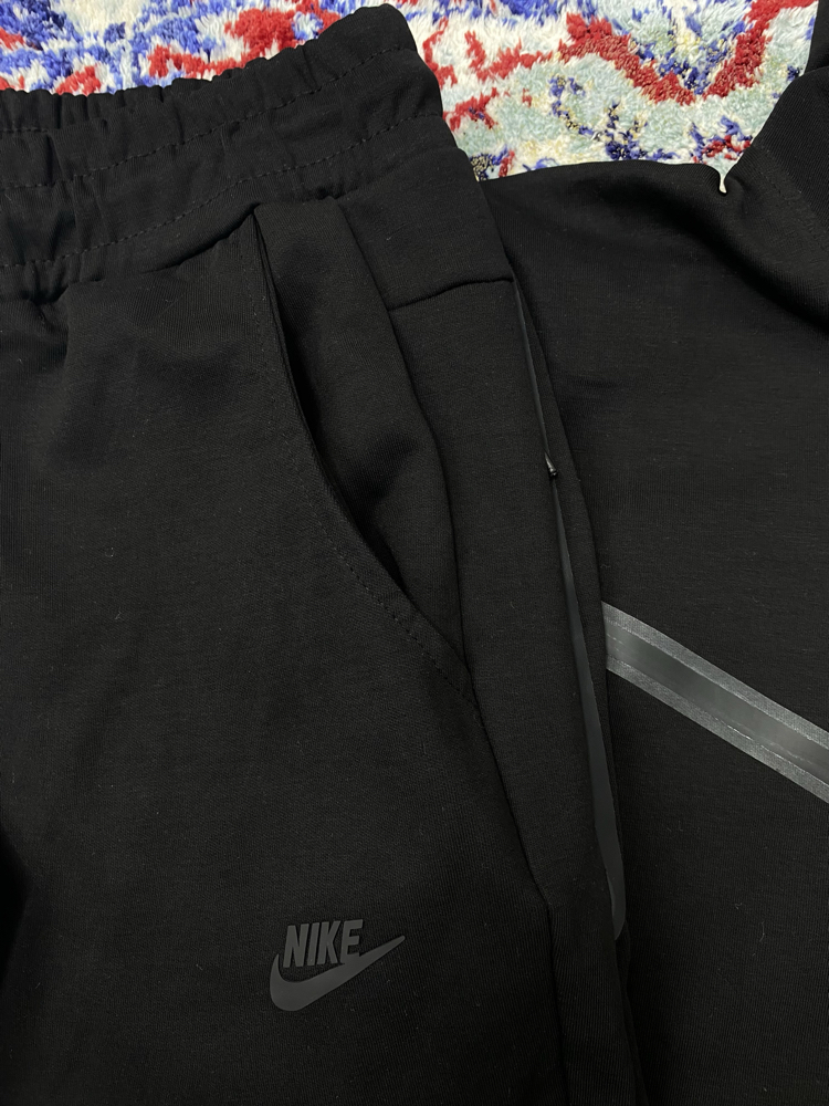 NIKE TECH EŞOFMAN TAKIMI