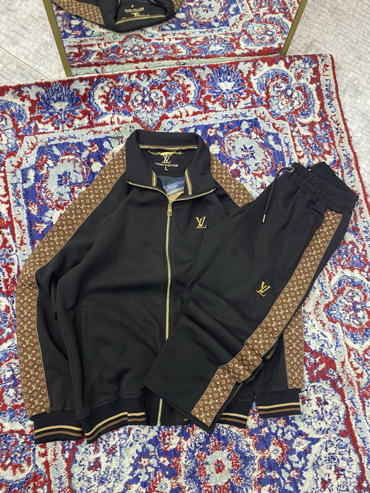 LOUIS VUITTON EŞOFMAN TAKIMI