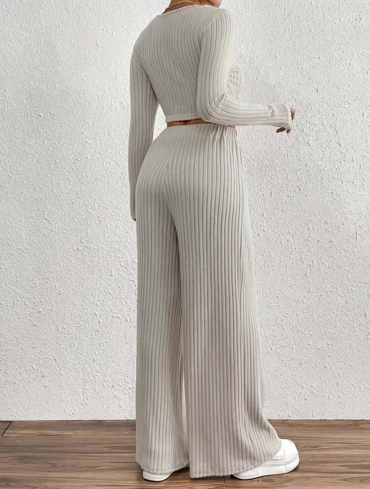 Uzun Kollu Crop Bluz ve Geniş Paça Pantolon İkili Kadın Takım - Kaşkorse Kumaş