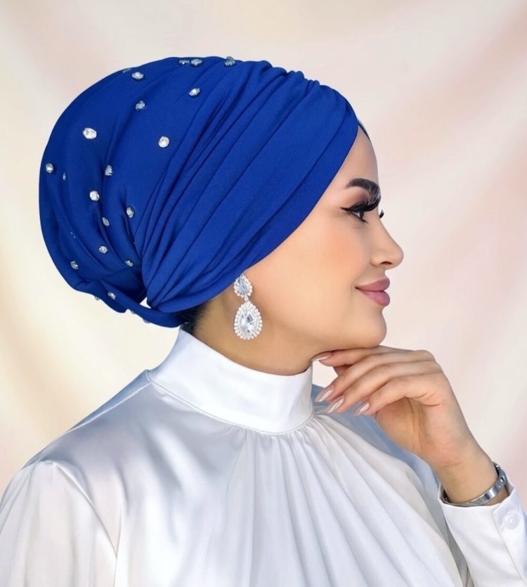 Saks Mavisi Arkası Taşlı Dolgulu Drapeli Bone