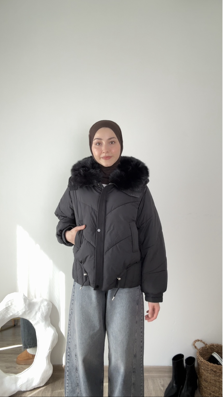 Kürk yakalı şişme mont / siyah