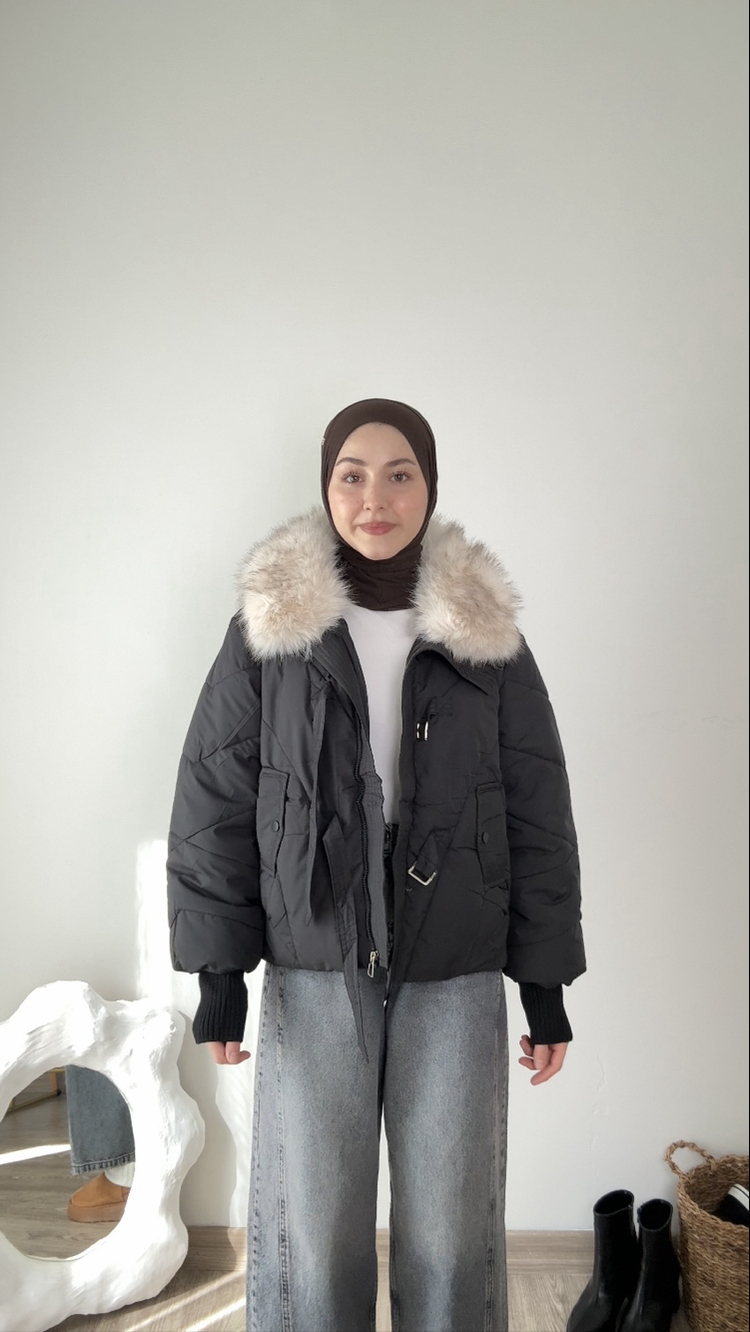 Kürk yakalı tokalı şişme mont