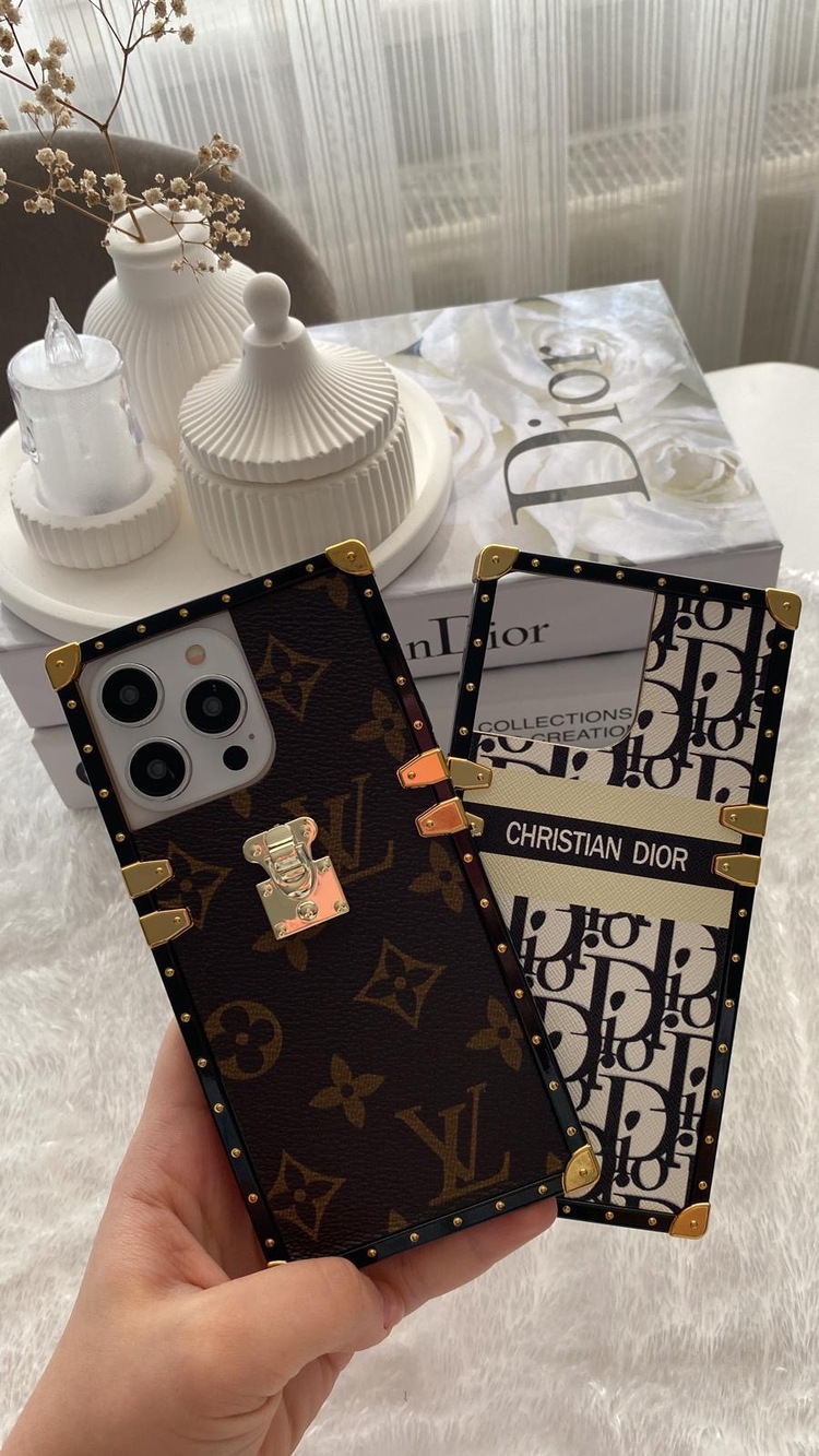 iPhone Uyumlu Louis Vuitton Kare Kılıf (Satıcıya Not Kısmına Model Belirtiniz )