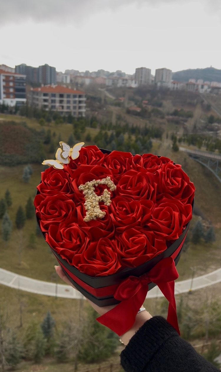 Ahenk kişiye özel orta boy gül kutusu