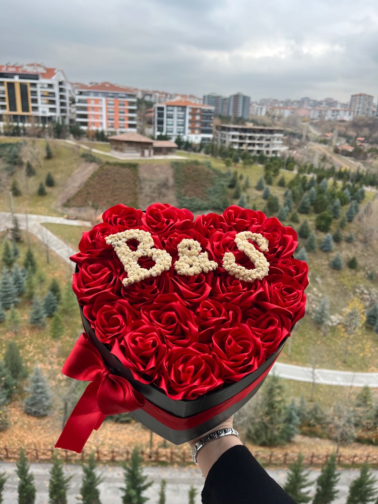 Ahenk kişiye özel solmayan orta boy gül kutusu