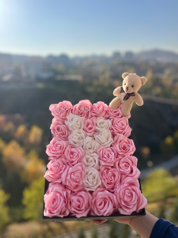 Ahenkmoments kişiye özel harfli, ayıcıklı orta boy gül kutusu