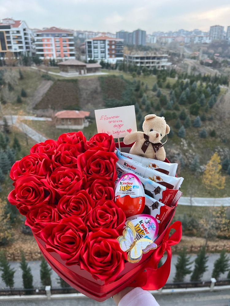 Ahenkmoments kişiye özel çikolata ve solmayan gül kutusu 