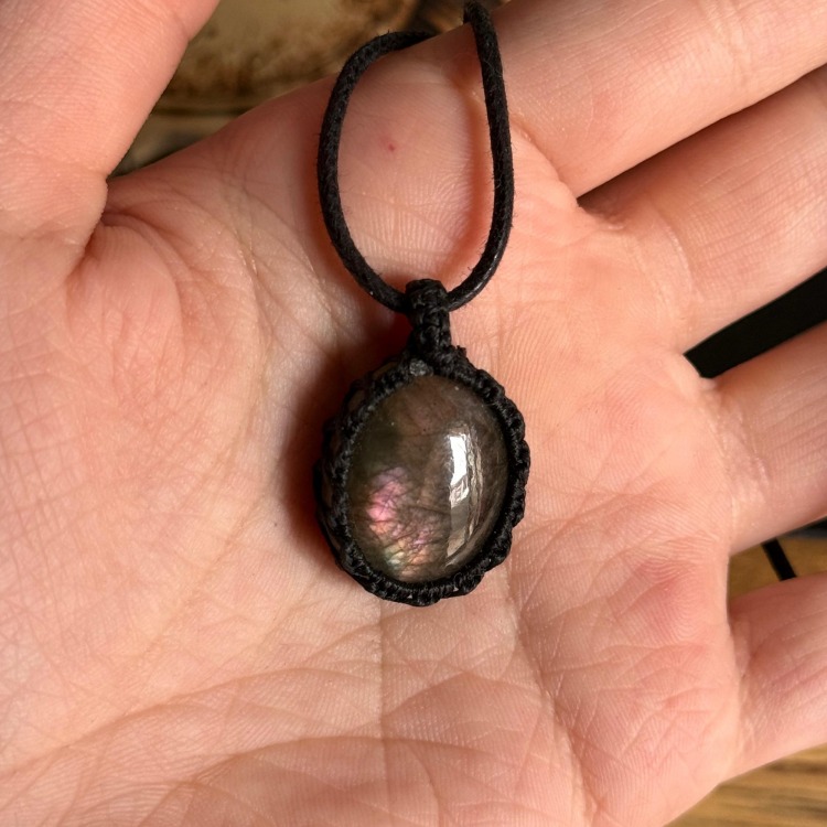 Pembe Labradorit Örgü Kolye