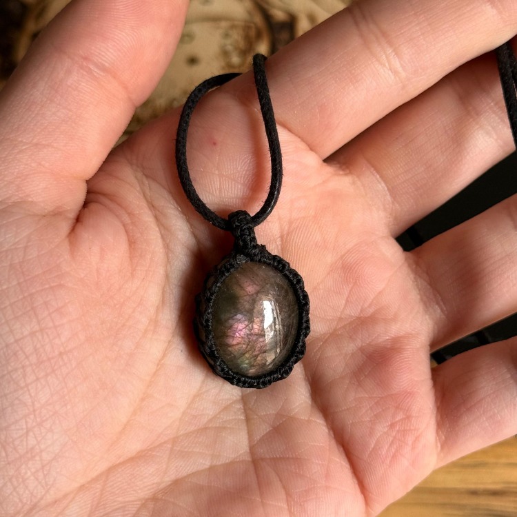 Pembe Labradorit Örgü Kolye