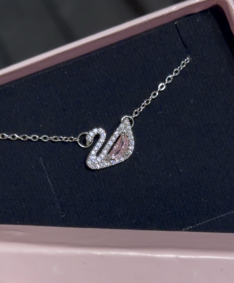 Swarovski swan kolye