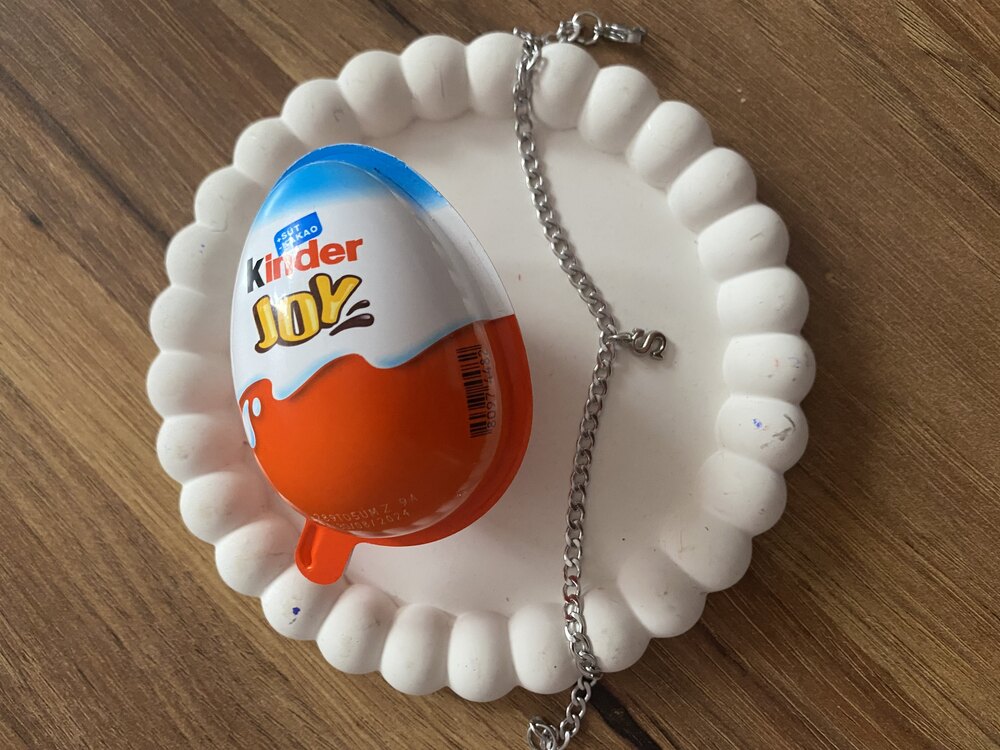 Süpriz yumurtalı harf bileklik adet