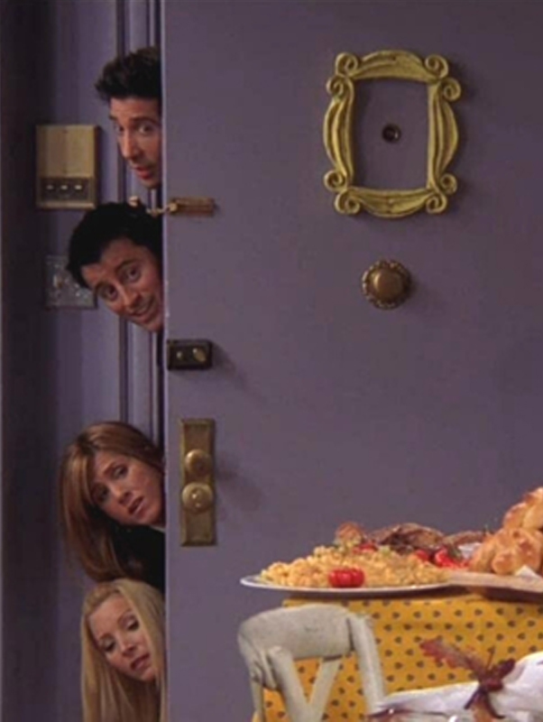 Friends Monica'nın Kapı Süsü, Monica Kapı Sarı Çerçevesi, Friends Kapı Dekoru 25cm