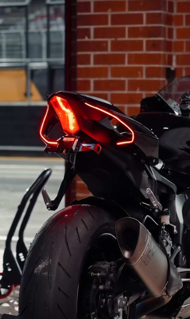 R6-R1 neon stop