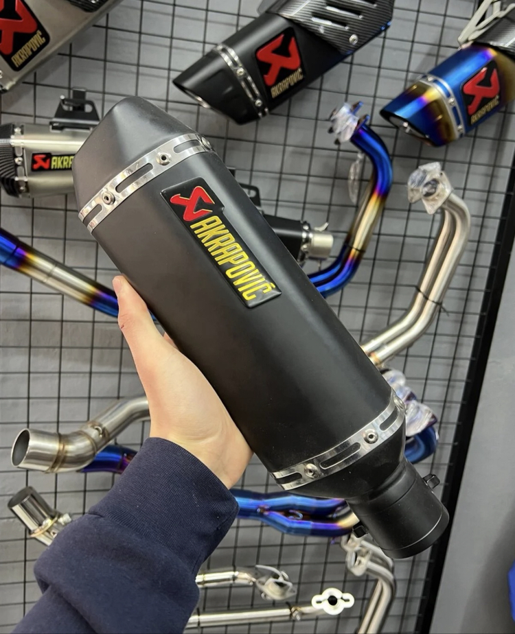 Üçgen Akrapovic Full Set Siyah Yüzey 