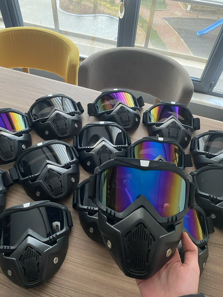 Renkli Cam Maske