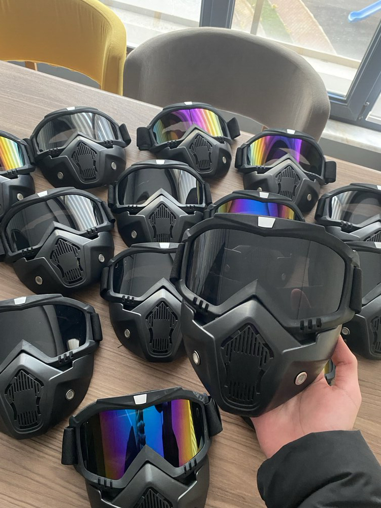 Siyah Cam Maske