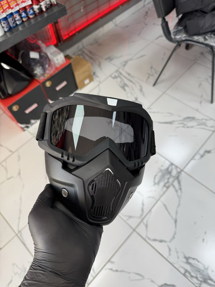 Siyah Cam Maske
