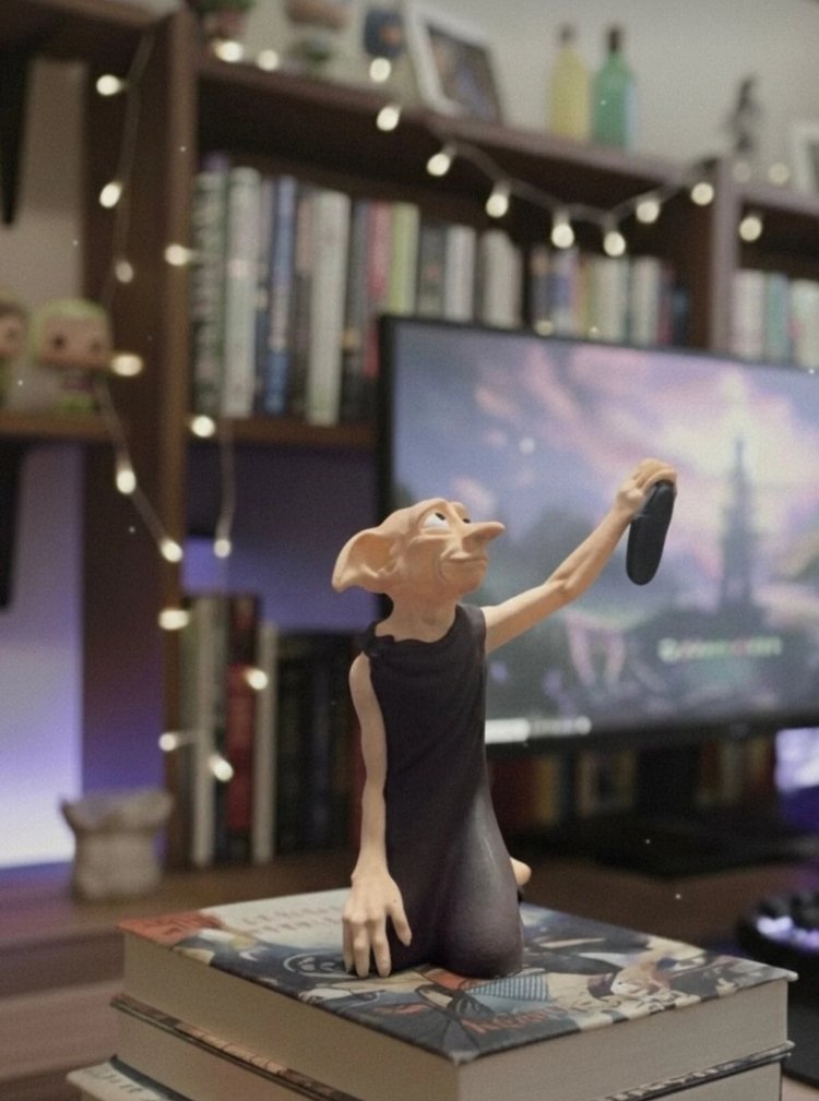 Harry Potter Dobby Figürü 20 cm El Boyaması – Efendisi Dobby’ye Bir Çorap Verdi