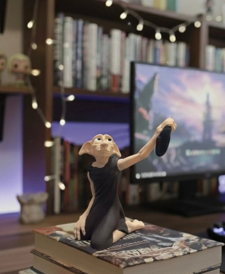 Harry Potter Dobby Figürü 20 cm El Boyaması – Efendisi Dobby’ye Bir Çorap Verdi