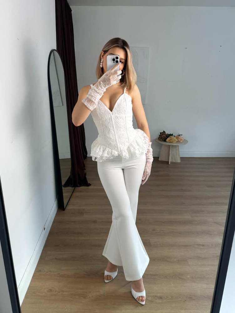 Élise Beyaz Dantel Corset Bluz