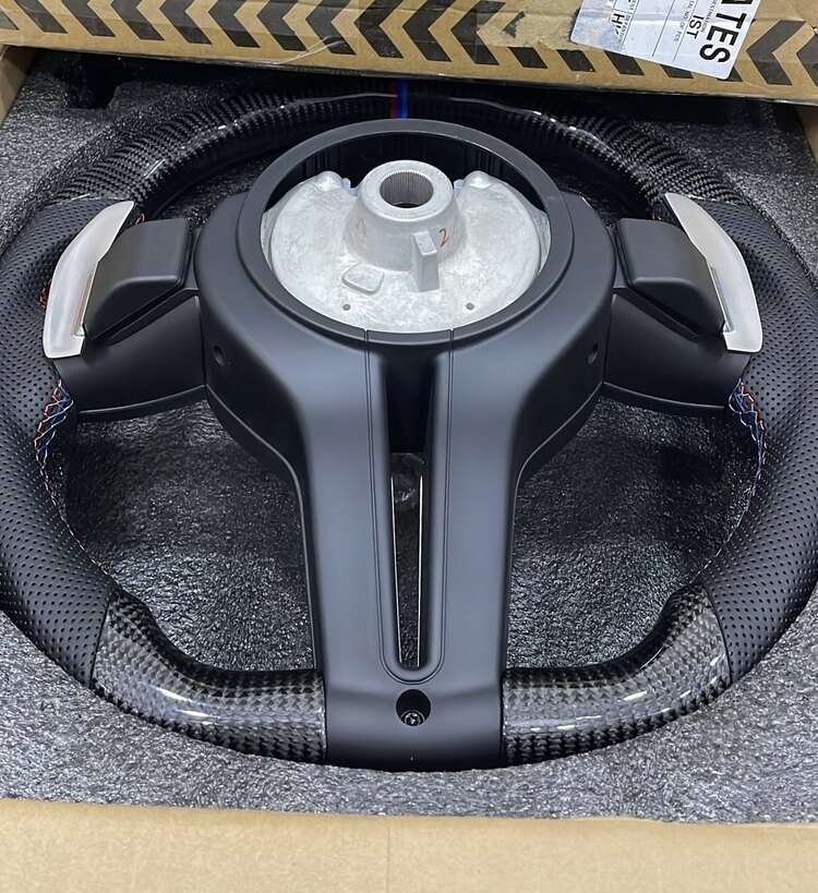 BMW E Serisi M Performance Karbon Fiber D-Shape Direksiyon (E90-E91-E92-E93-E70-E71)