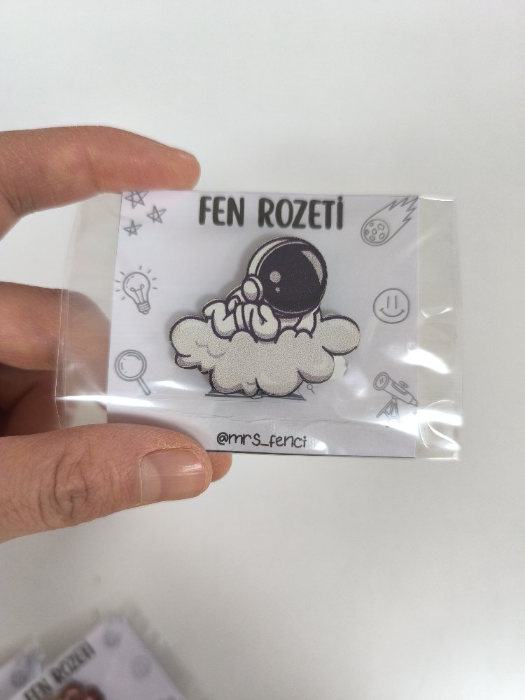 Bulutların üzerinde astronot