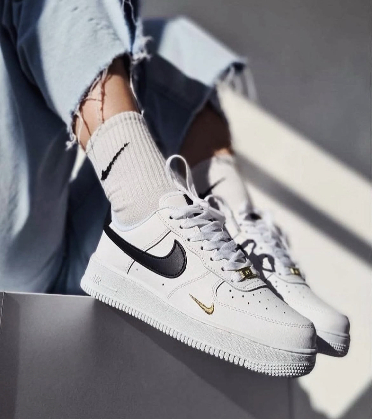 Nike Air Force 1 Low Essential White