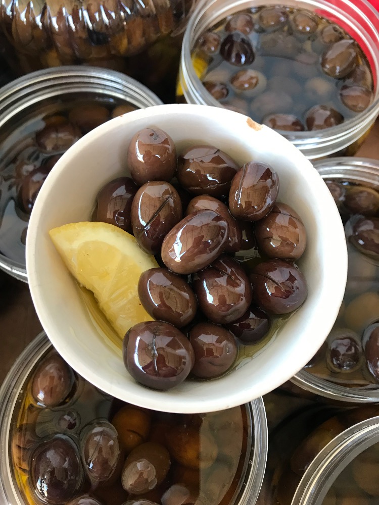 1KG ZEYTİNYAĞLI KAHVERENGİ ÇİZİK ZEYTİN