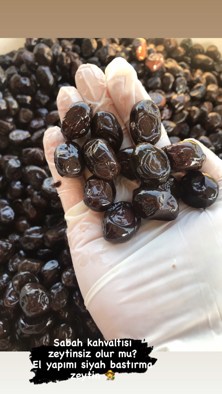 1KG SİYAH BASTIRMA KÖY ZEYTİNİ 