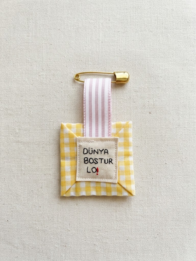 Broş (Dünya Boştur)