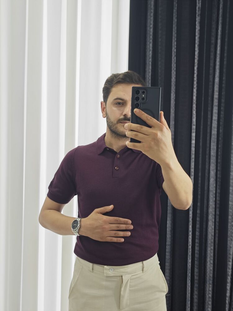Yeni Sezonun Favorisi: Şıklığıyla Göz Kamaştıran Triko Bordo Tişört 