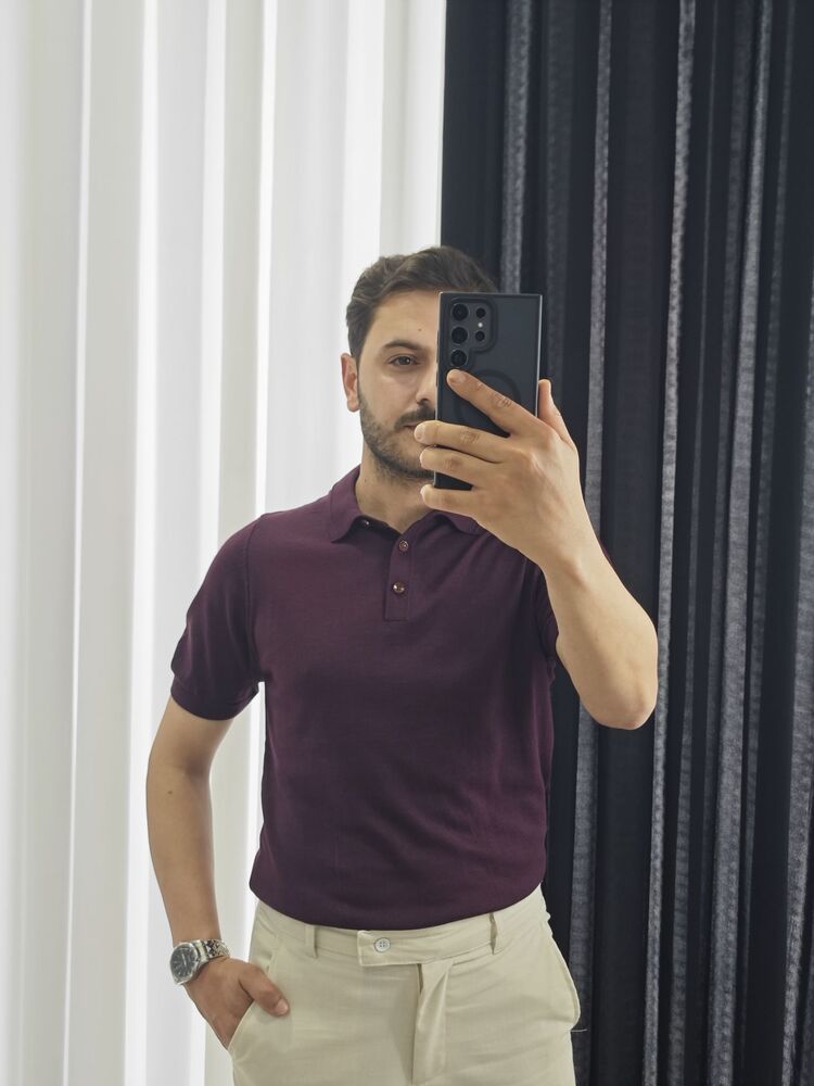 Yeni Sezonun Favorisi: Şıklığıyla Göz Kamaştıran Triko Bordo Tişört 
