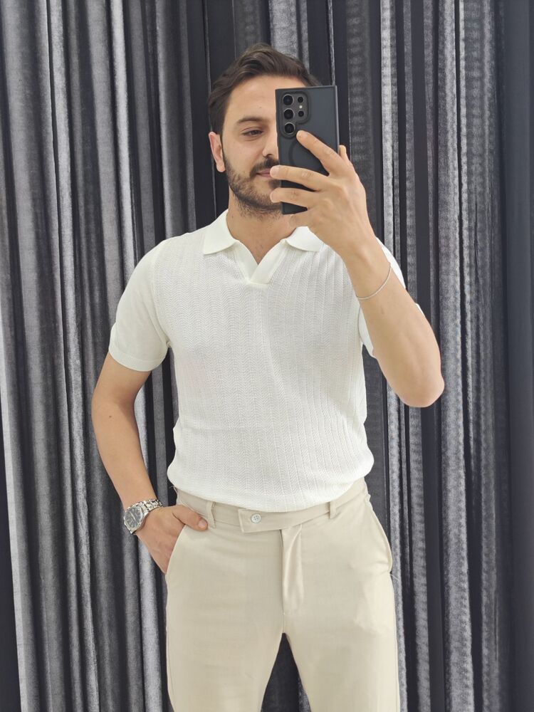 Sade ve Şık Beyaz Triko Tişört