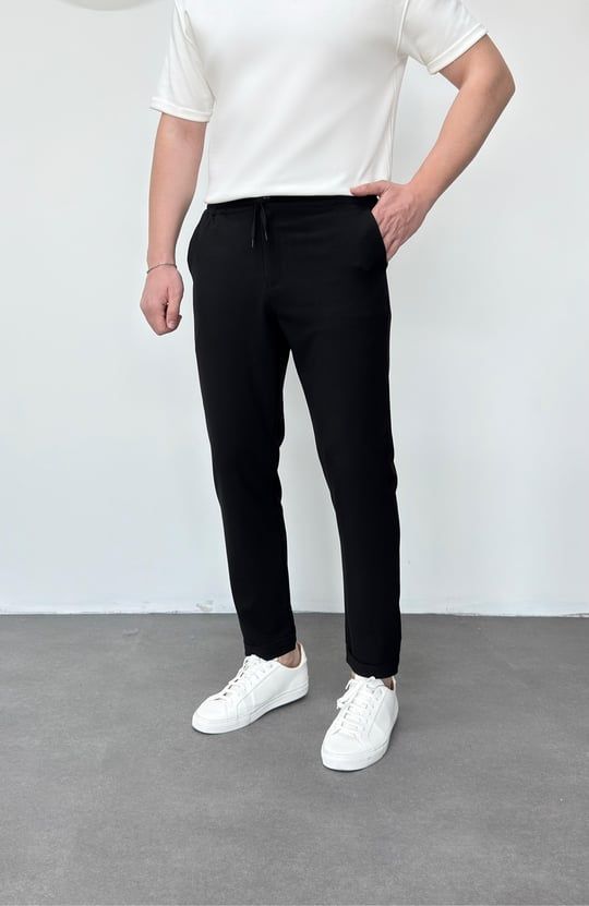 Siyah Jogger ile Zamansız Stil