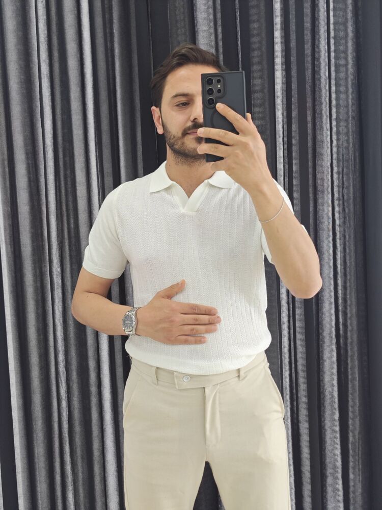 Sade ve Şık Beyaz Triko Tişört