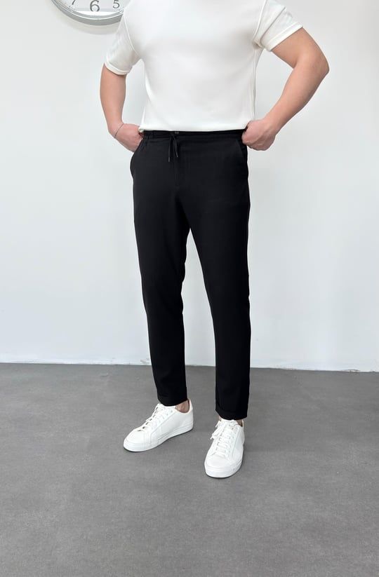 Siyah Jogger ile Zamansız Stil