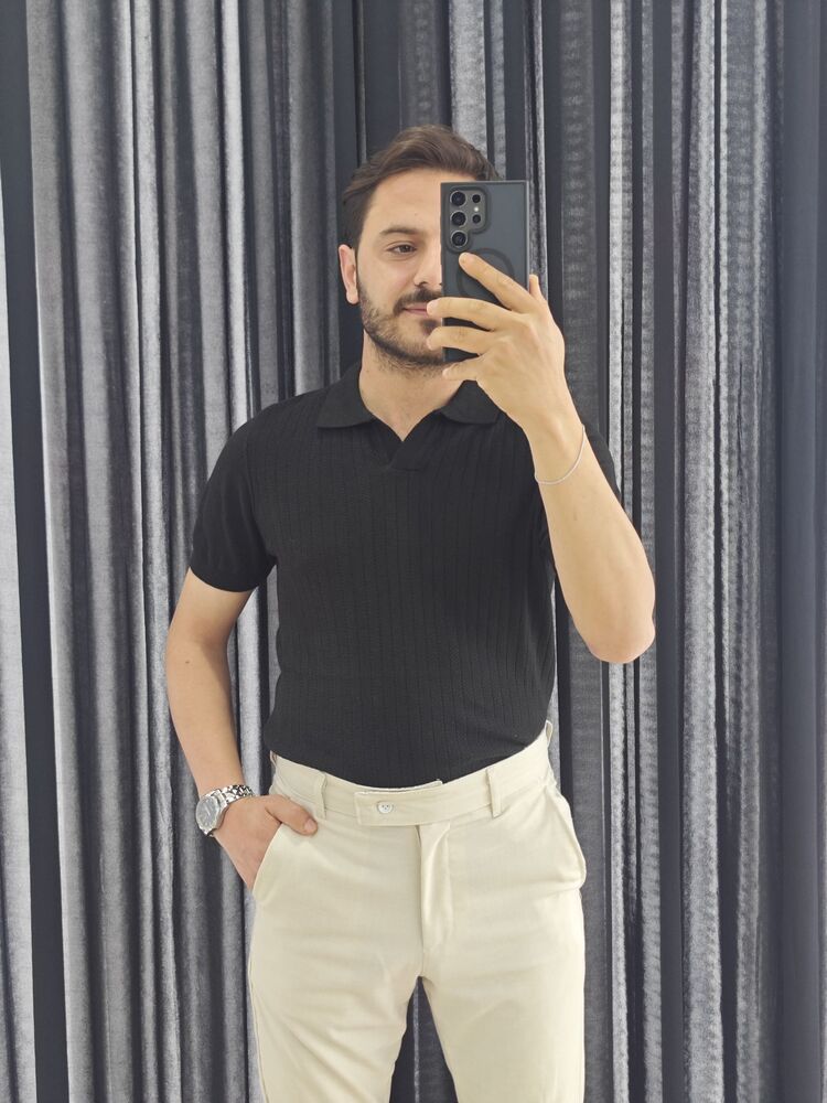 Modern ve Şık Siyah Triko Tişört