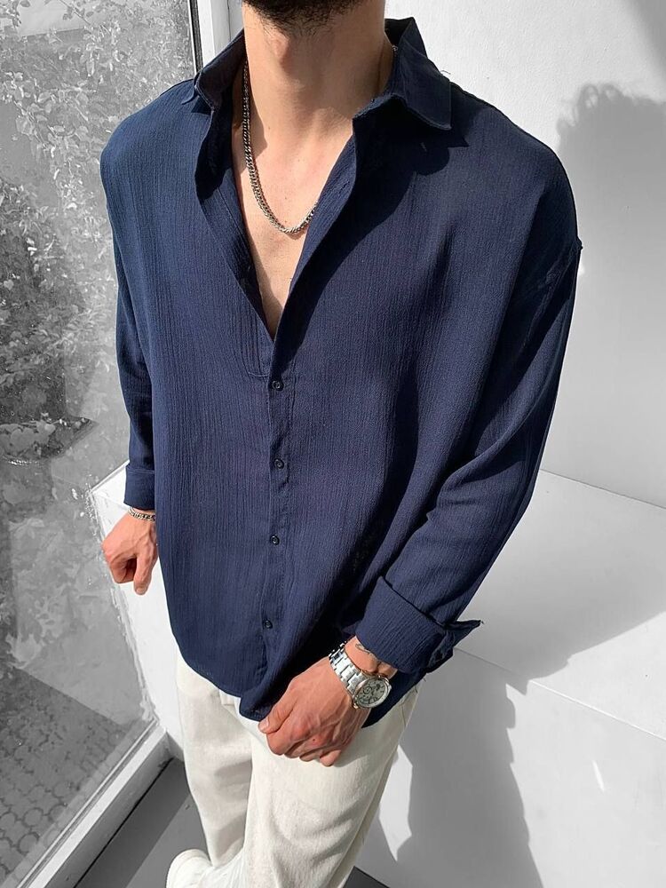 Modern Erkekler İçin Lüks Detaylar: Krinkle Oversize Lacivert Gömlek