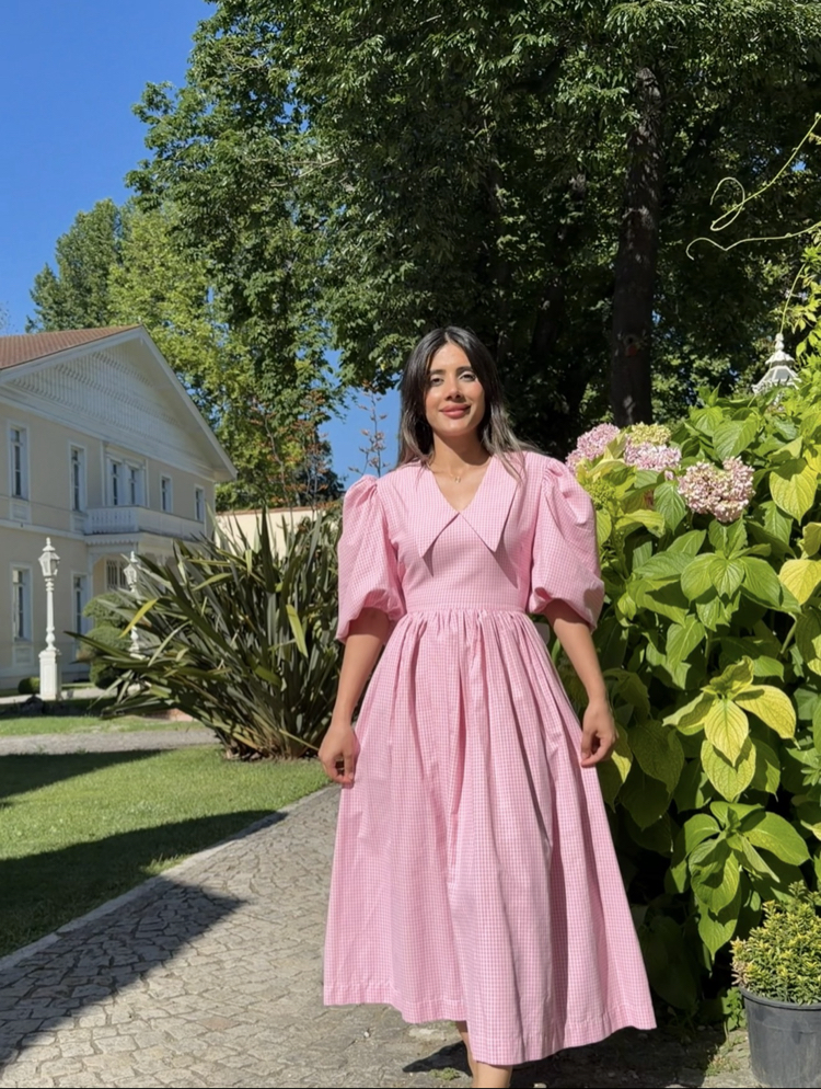 Pembe Yakalı Elbise 