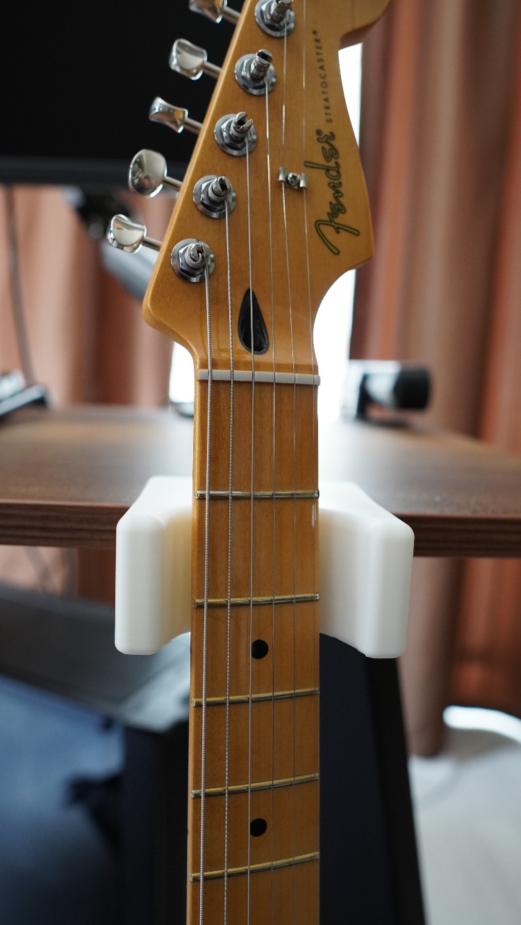 Masa kenarı gitar sehpası