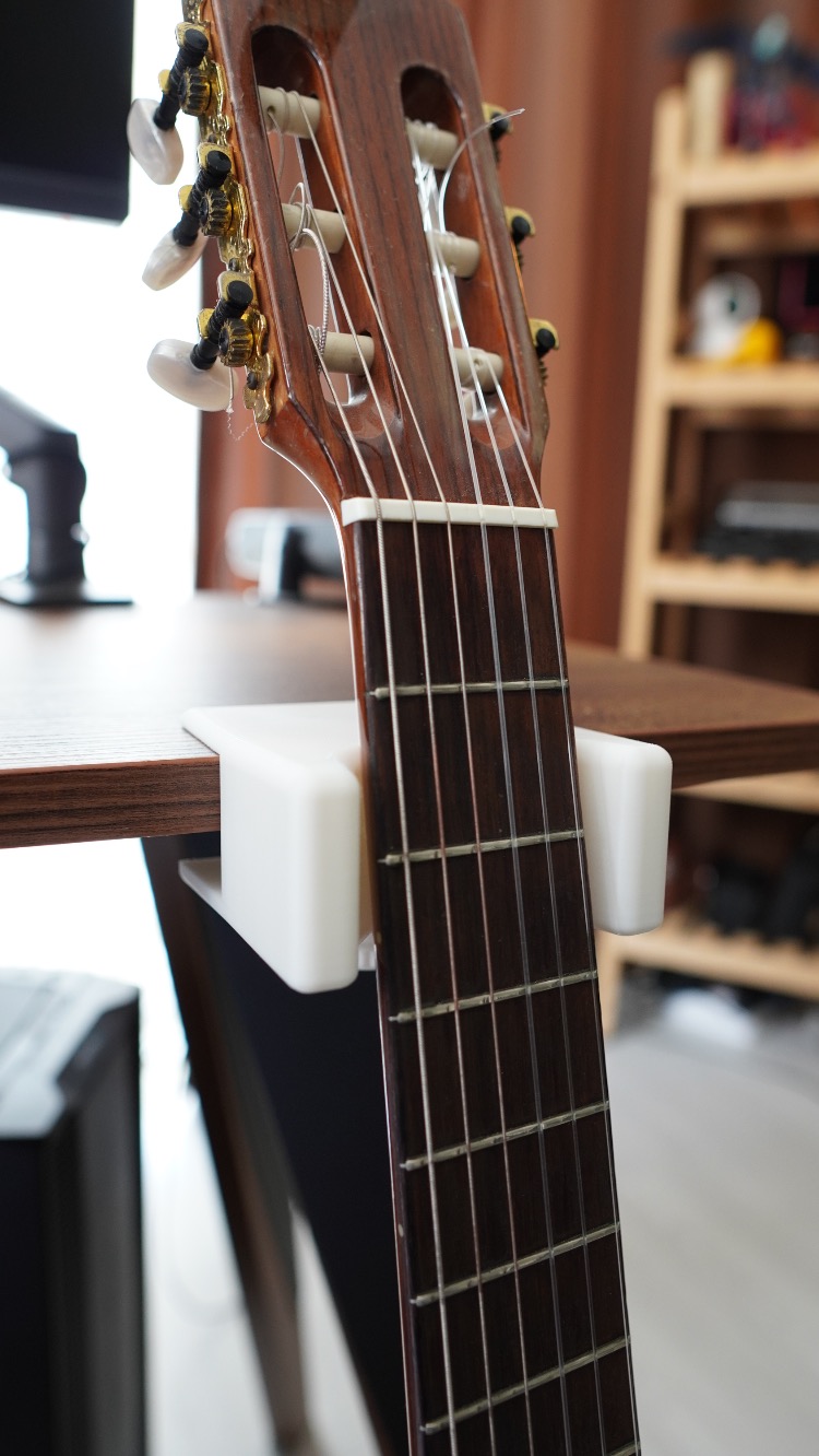 Masa kenarı gitar sehpası