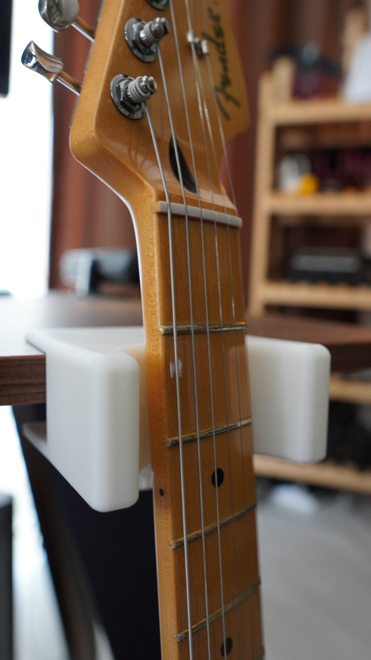 Masa kenarı gitar sehpası